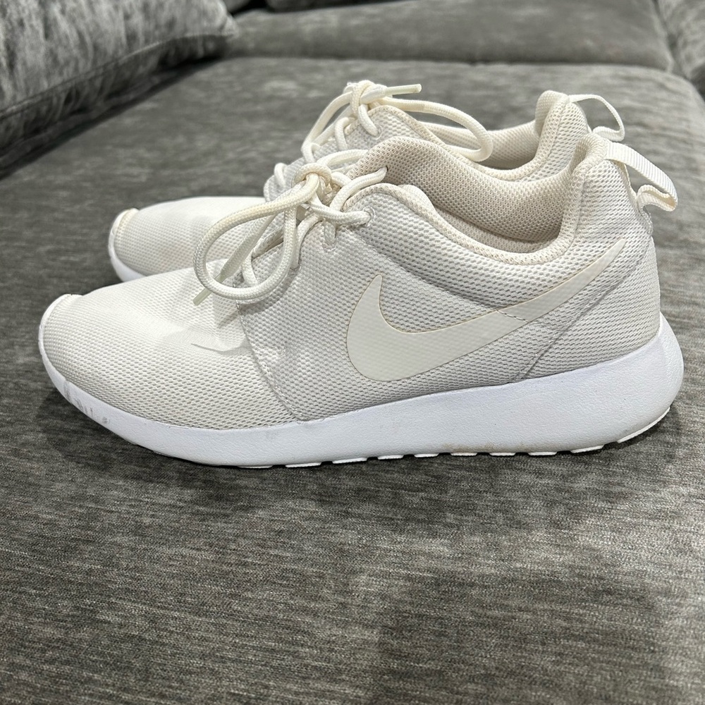 Nike Roshe in White